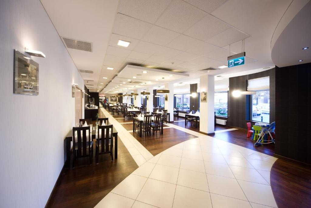 Hotel Centrum Квидзын Экстерьер фото