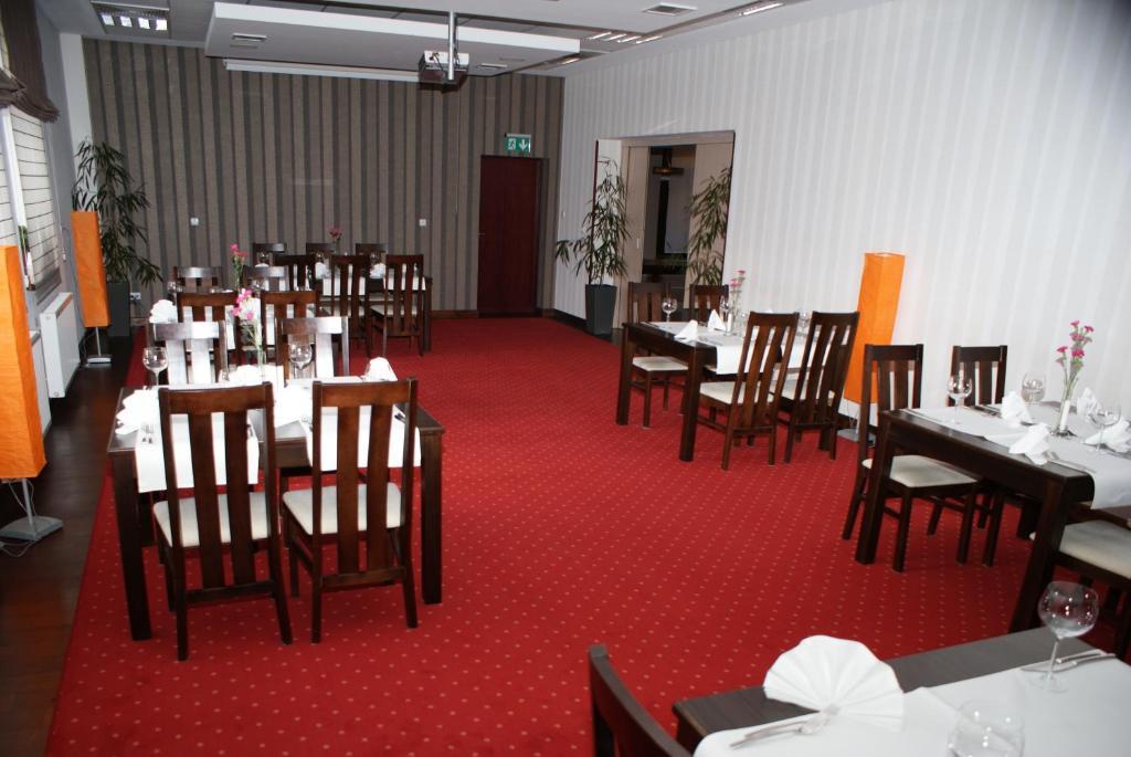 Hotel Centrum Квидзын Экстерьер фото